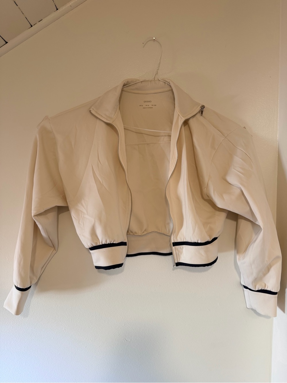White/Cream Cropped Athletic Zip-Front Jacket — OYSHO